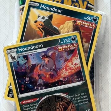 Pokémon TCG: Evolving Skies Premium Checklane Blister [Houndoom]